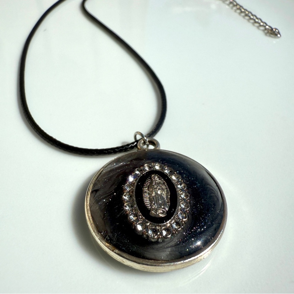 Elegant Silver Resin Pendant Necklace Handmade - Picture 5 of 6